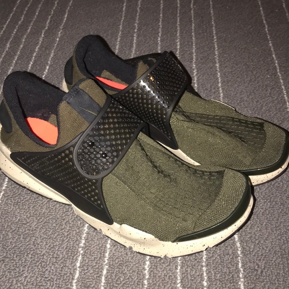 nike sock dart olive green